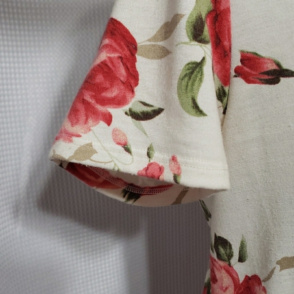 Twenty Ten. Cream and Red Floral Short Sleeve Top. Size M. GUC - Picture 4 of 11
